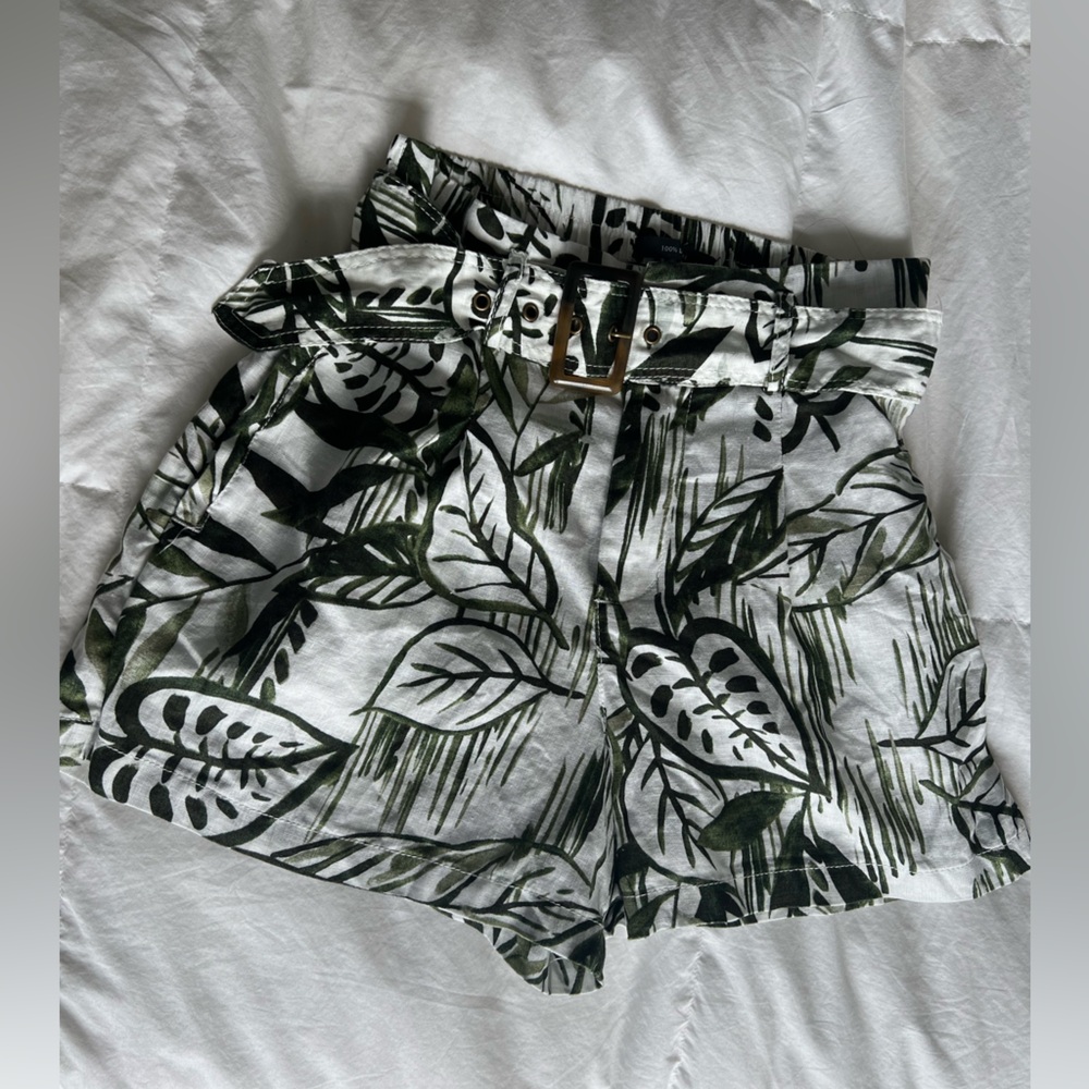 Tahari High Waist Green and White Shorts